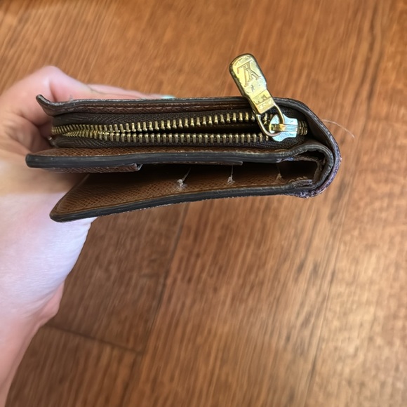 Louis Vuitton Wallet Authentic - Picture 4 of 8
